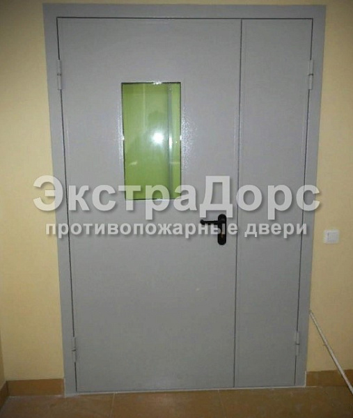 Огнеупорная полуторная дверь в больнице